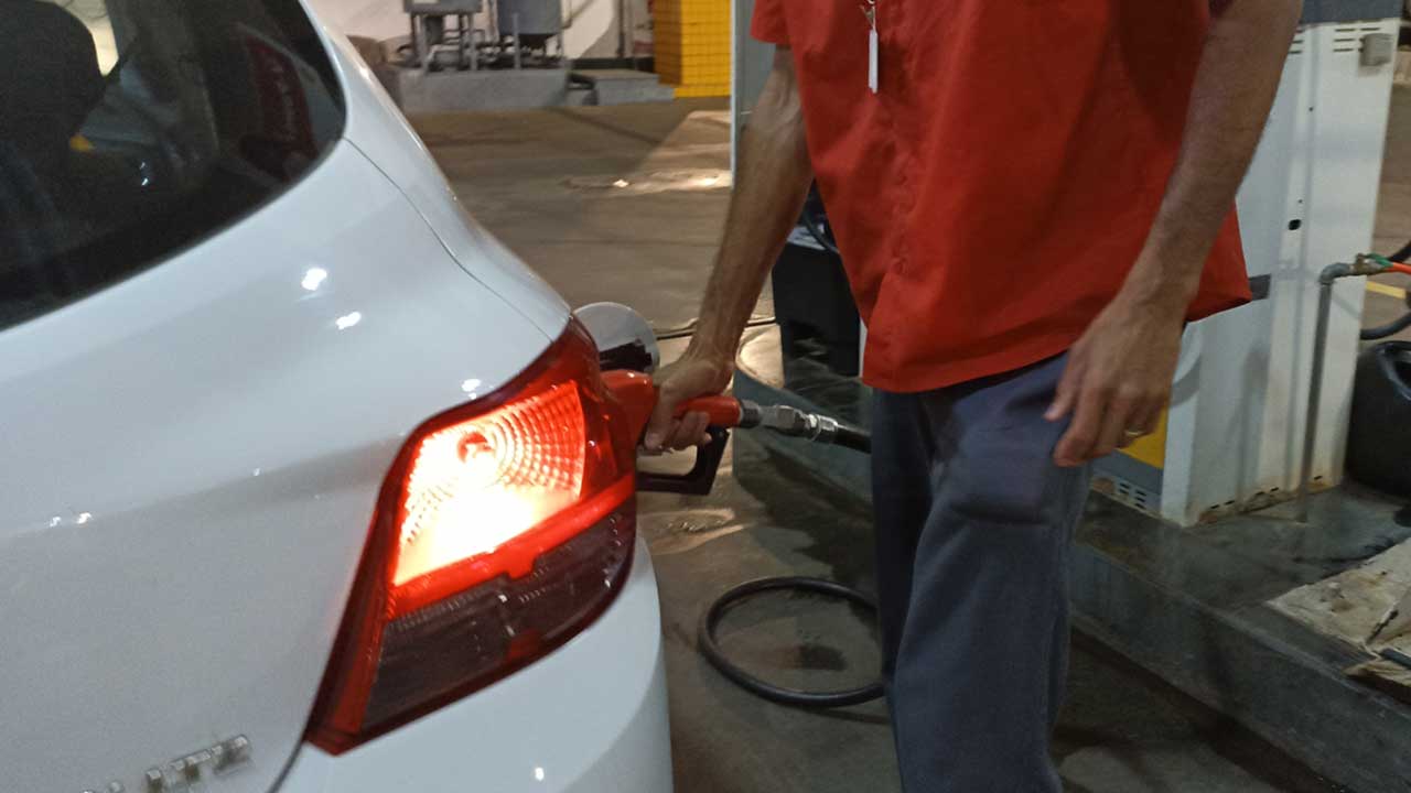 Petrobras reduz preço da gasolina pela segunda vez seguida a partir de hoje