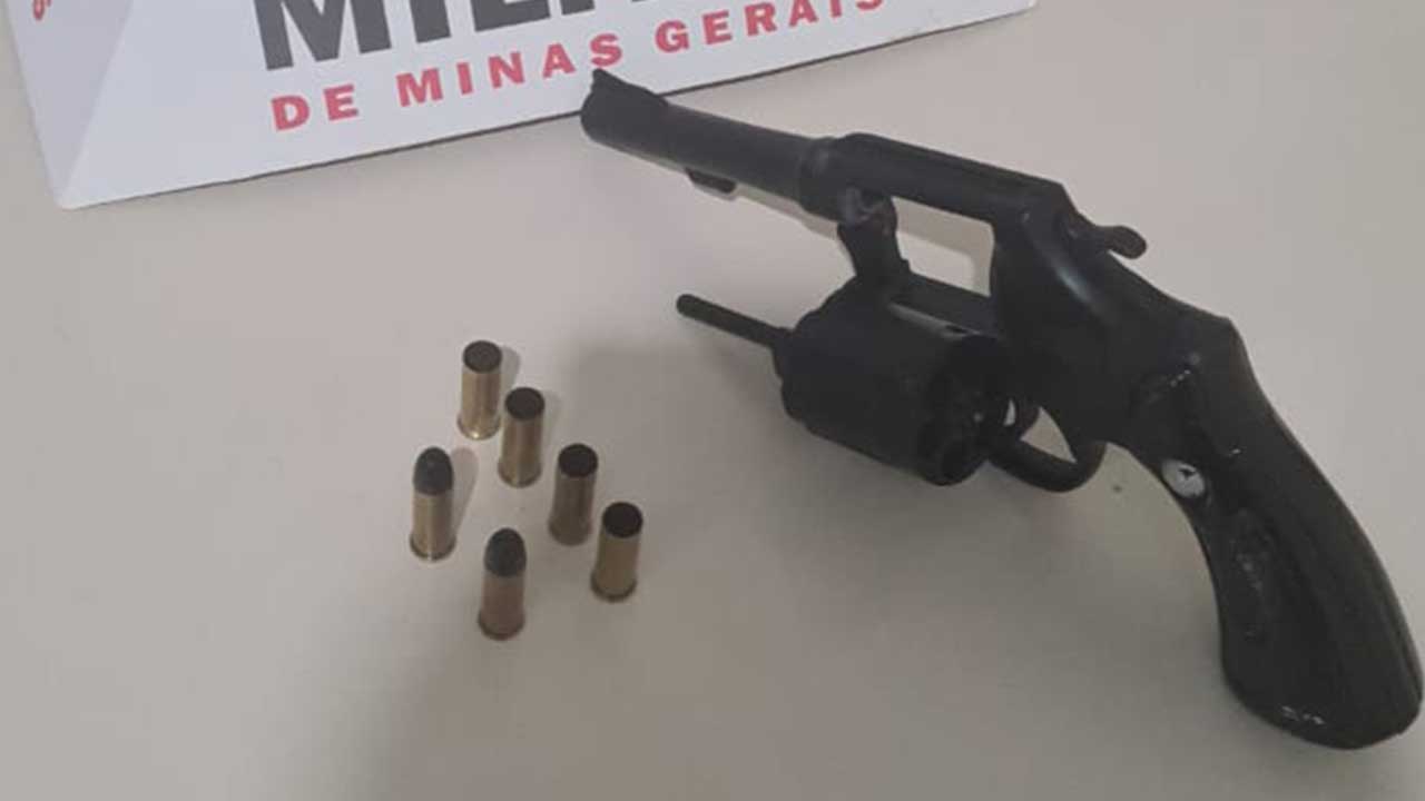 Disputa de som automotivo termina com disparos de arma de fogo e dois presos em João Pinheiro