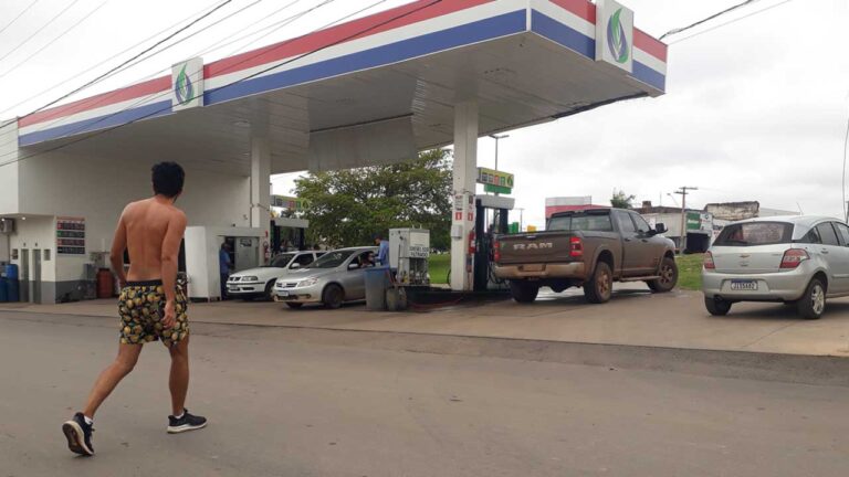 Preço da gasolina despenca em João Pinheiro e consumidor já encontra combustível a R$5,70