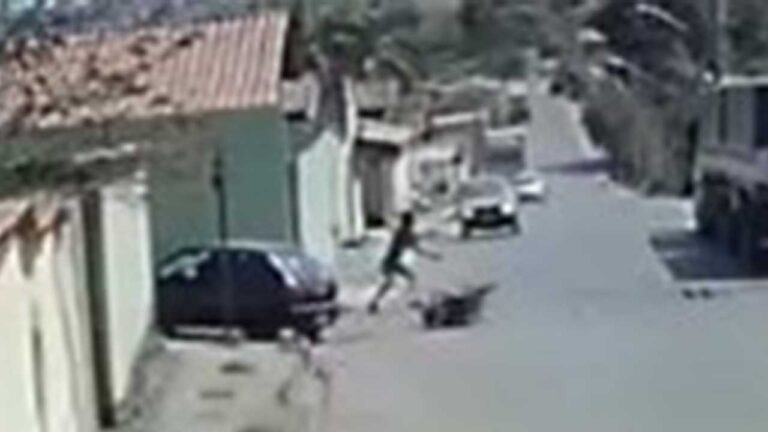 Vídeo: motorista embriagado atropela motociclista e foge sem prestar socorro em João Pinheiro