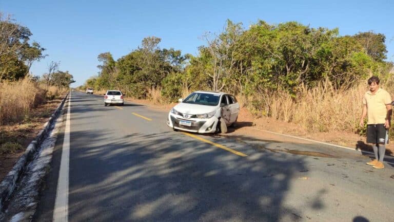 Padre perde o controle da direção e se envolve em acidente na MG-181, em Brasilândia de Minas