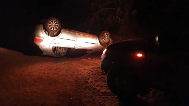 Motorista grávida capota veículo ao desviar de cavalo na zona rural de João Pinheiro