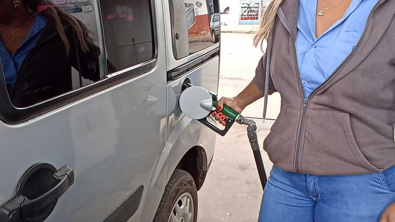 Petrobras anuncia redução de R$ 0,18 no litro da gasolina; esta é a terceira redução em menos de um mês