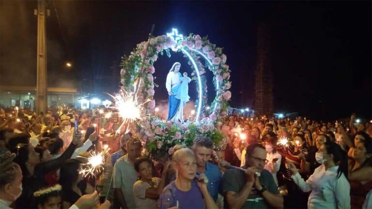 Missa de encerramento em Louvor à Nossa Senhora da Abadia conta com a presença de milhares pessoas