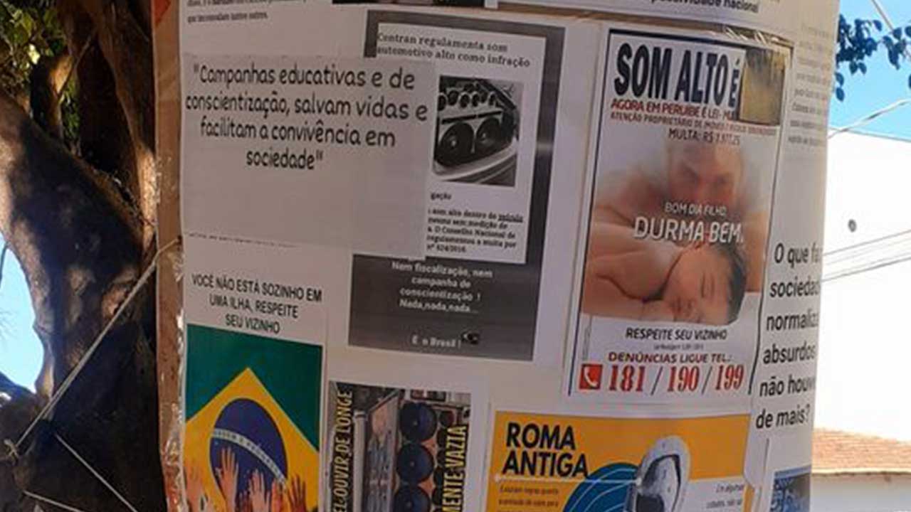 Cartazes contra som automotivo em excesso são instalados no Centro de João Pinheiro