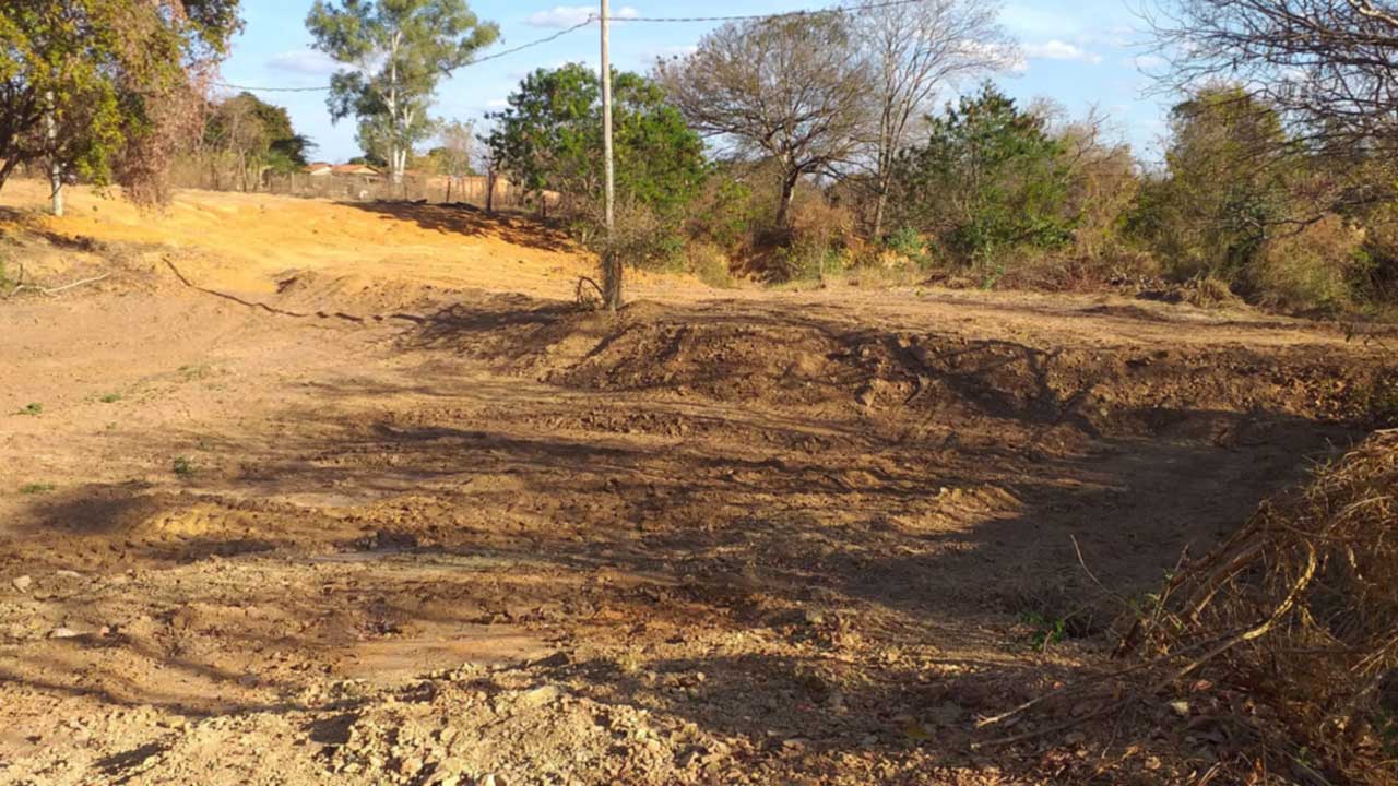 Fazendeiro constrói barragem no curso do córrego da extrema em Brasilândia de Minas; Polícia foi acionada