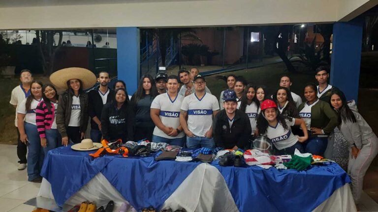 Alunos do Curso Técnico em Segurança do Trabalho promovem exposição de EPI’s no Colégio Visão de João Pinheiro