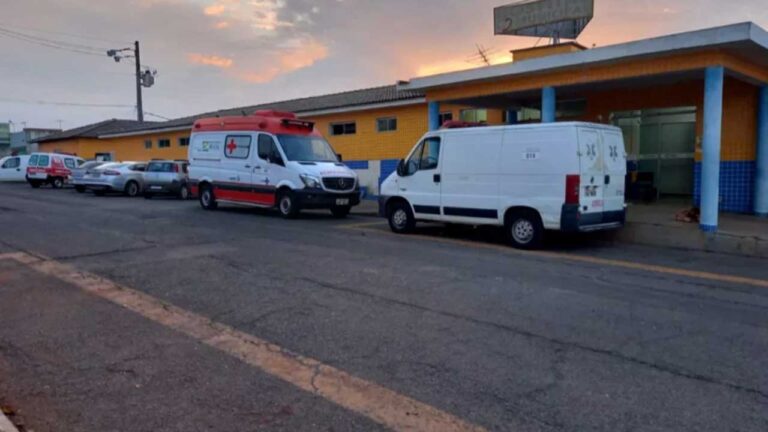 Trabalhador prende a mão em ensiladeira e é socorrido por colegas de serviço em Presidente Olegário
