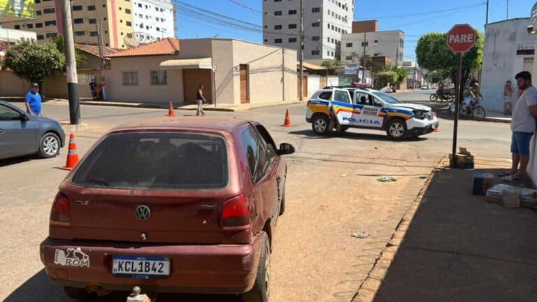 Motorista bate em viatura e terá que pagar os prejuízos em Unaí