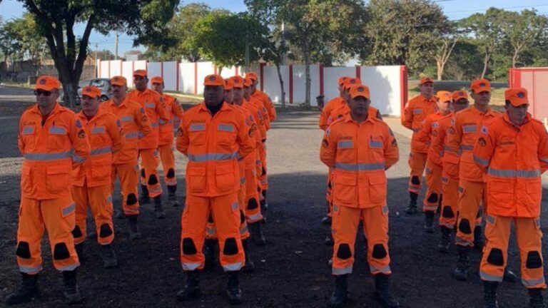 Bombeiros socorrem mulher de 27 anos que ficou com anel preso ao dedo em João Pinheiro