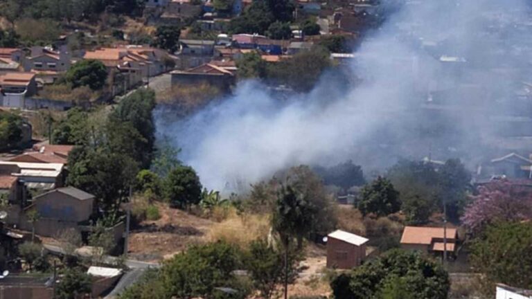 Suposto incêndio criminoso consome quase 1 hectare de vegetação em João Pinheiro