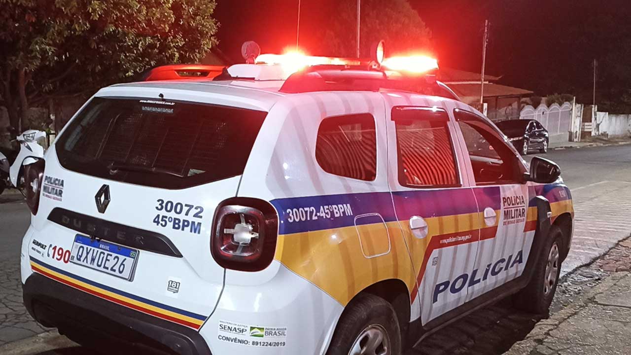 Polícia Militar de João Pinheiro prende homem com drogas e moto adulterada