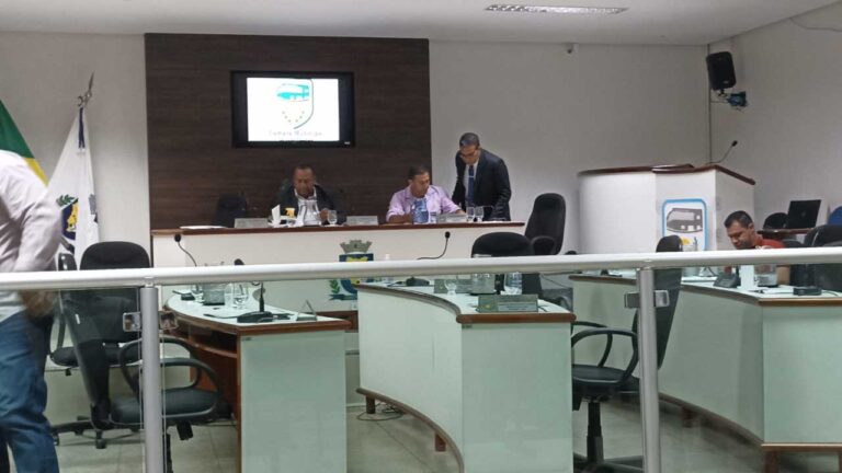 Câmara intima prefeito para esclarecer prejuízos praticados por ex-secretário de planejamento de João Pinheiro