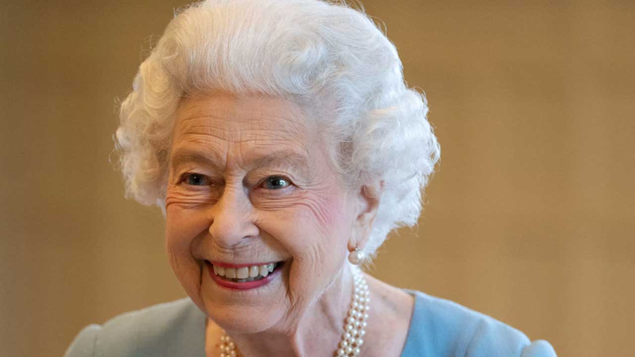Rainha Elizabeth II, que enviou carta a alunos de João Pinheiro, morre aos 96 anos de idade