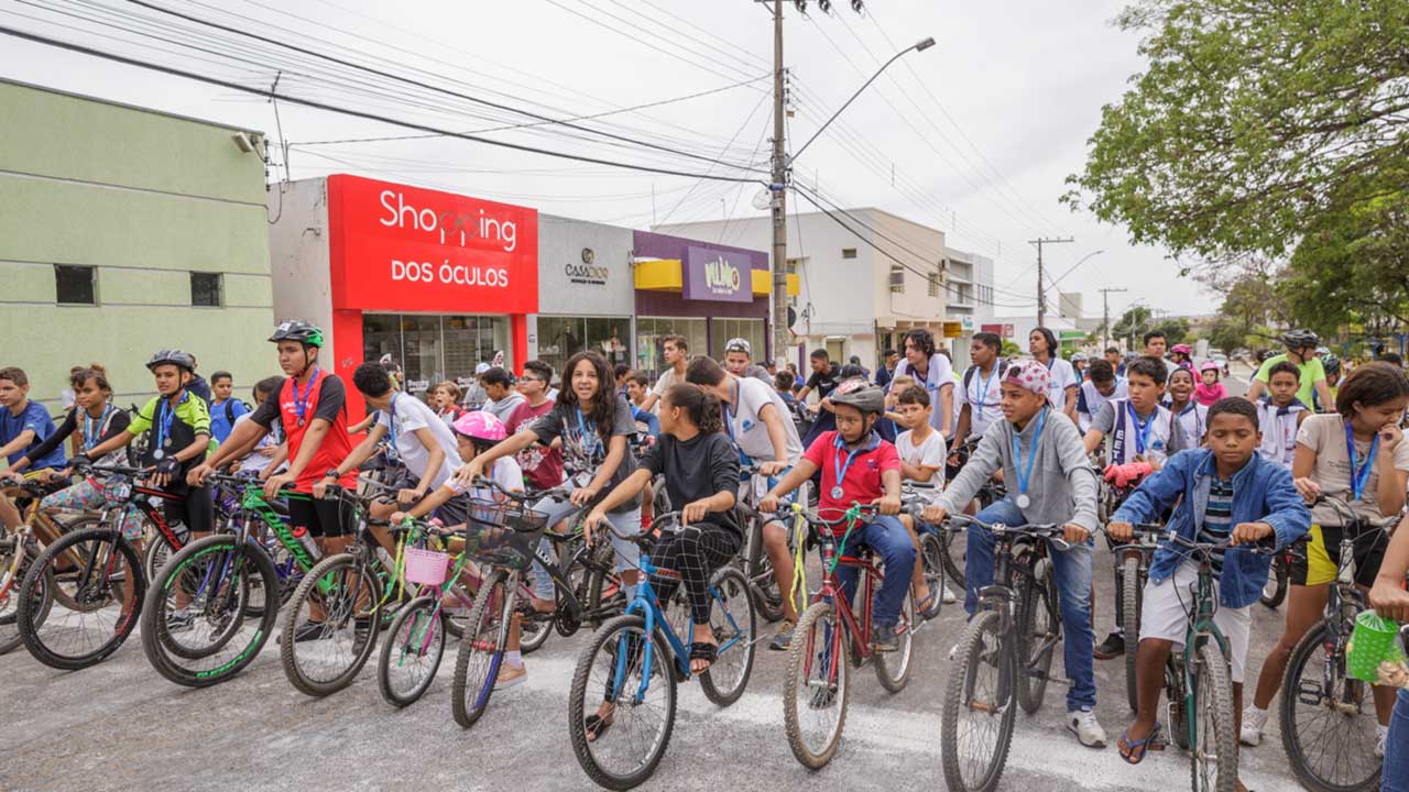 Parceria entre escolas e ciclistas marca o 7 de setembro de 2022 em João Pinheiro