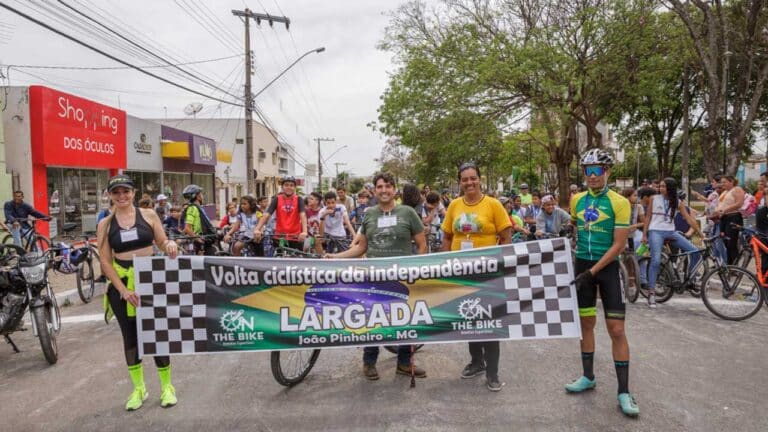 Parceria entre escolas e ciclistas marca o 7 de setembro de 2022 em João Pinheiro