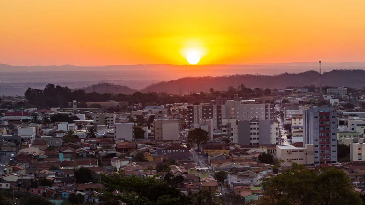 Máxima de 35ºC: segunda-feira quente em João Pinheiro abre semana de muito calor na cidade fácil de ser amada