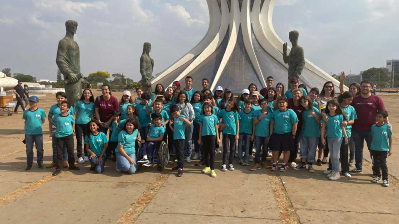 Colégio Darcília Coimbra leva alunos para conhecer o Congresso Nacional em Brasília