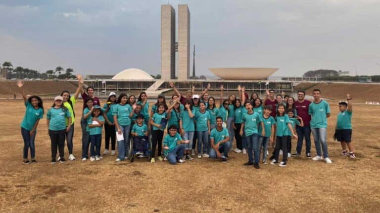 Colégio Darcília Coimbra leva alunos para conhecer o Congresso Nacional em Brasília
