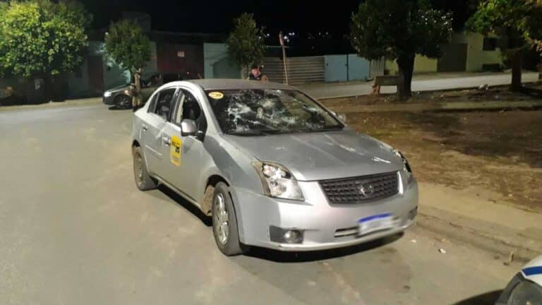 Em ataque de fúria, mulher destrói veículo do marido com martelo em João Pinheiro
