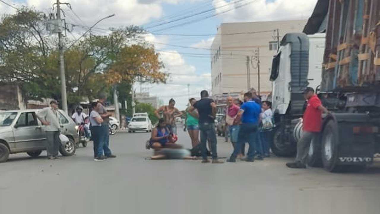Bombeiros socorre motociclista de 29 anos vítima de acidente de trânsito na Astolfo Moreira, em João Pinheiro