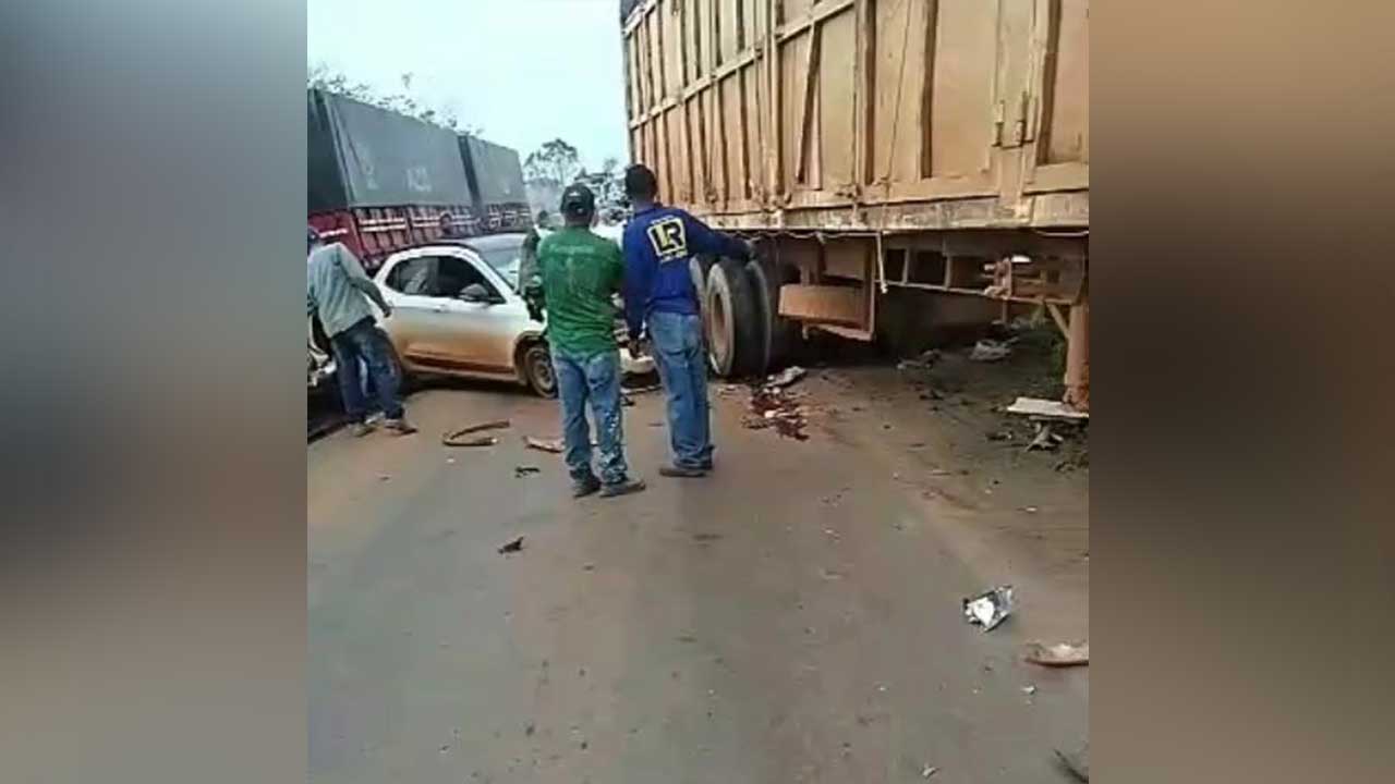 Motorista pula de veículo para não ser atingido por carreta sem freio na MG-188 em Paracatu