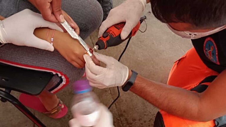 Criança prende objeto no dedo e família aciona Corpo de Bombeiros em João Pinheiro