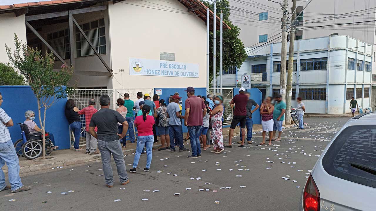 Mulher de 56 anos é presa por boca de urna na Escola Ignez Neiva em João Pinheiro