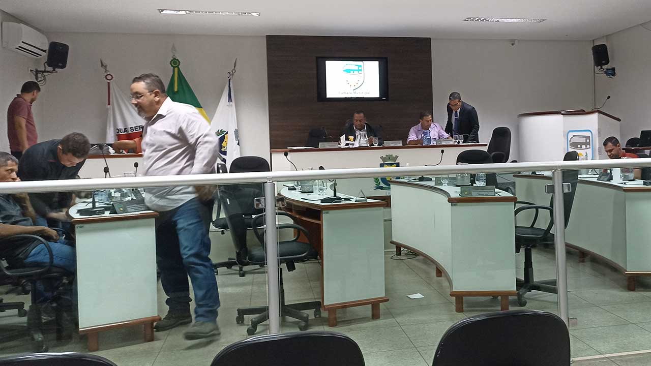 MP ajuíza ação para declarar ilegalidade de leis que aumentaram salários da classe política de João Pinheiro
