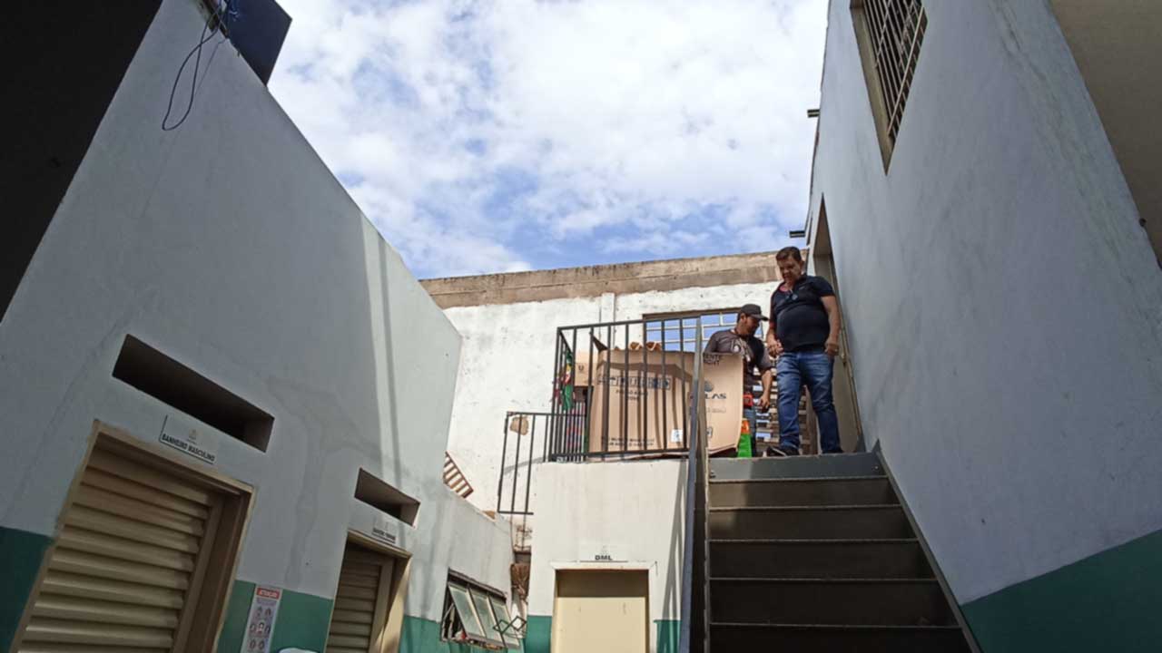 Aulas da APAE de João Pinheiro são suspensas após ventania arrancar parte do telhado; saiba como ajudar