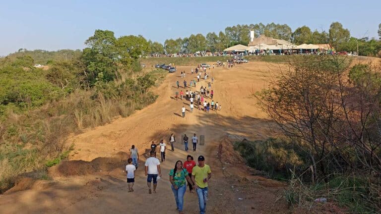 Após dois anos sem celebrações, dia de Nossa Senhora Aparecida movimenta fiéis no santuário de João Pinheiro
