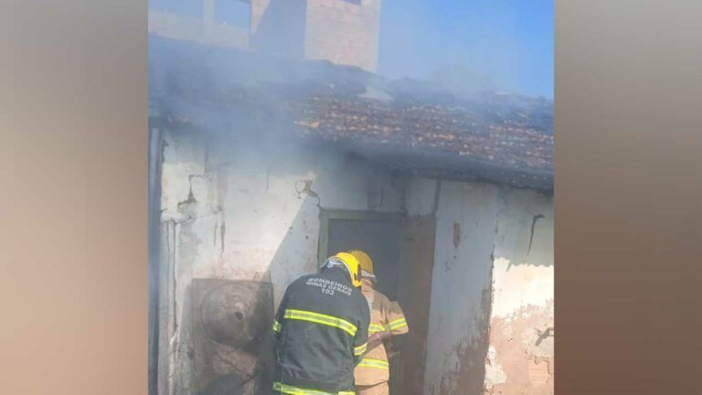 Incêndio atinge casa abandonada no Bairro Água Limpa, em João Pinheiro
