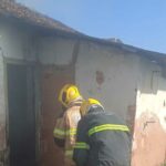 Incêndio atinge casa abandonada no Bairro Água Limpa, em João Pinheiro