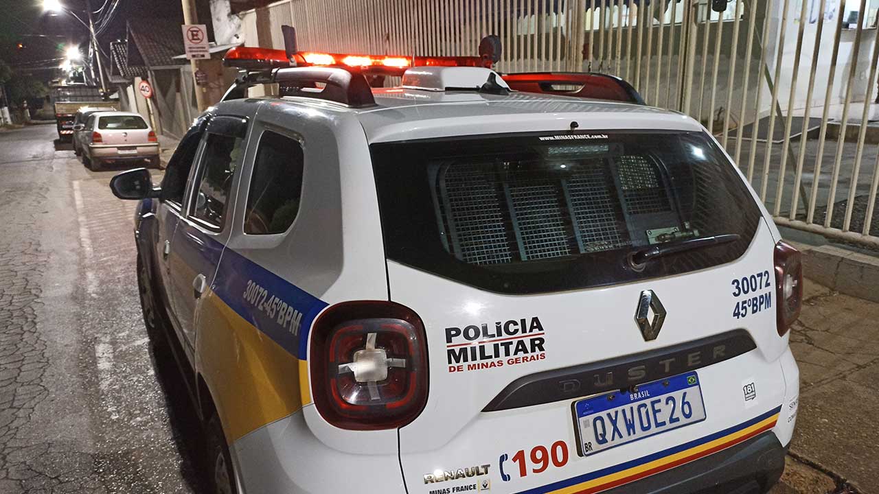 Ladrão pula muro de oficina e furta duas baterias de veículo em João Pinheiro