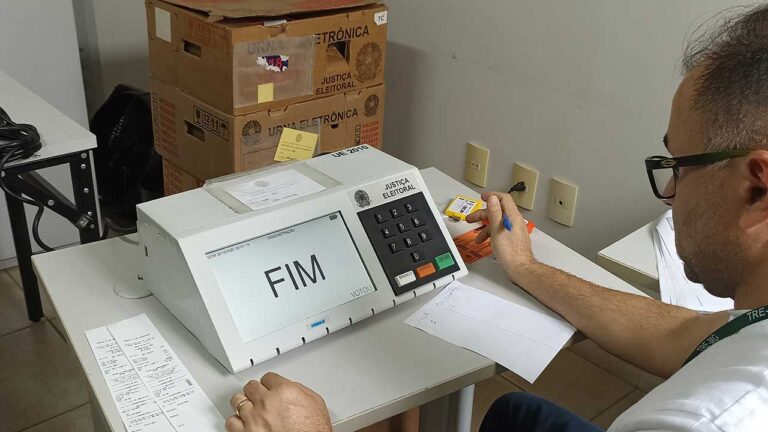 Quem não votou no primeiro turno pode votar no segundo normalmente