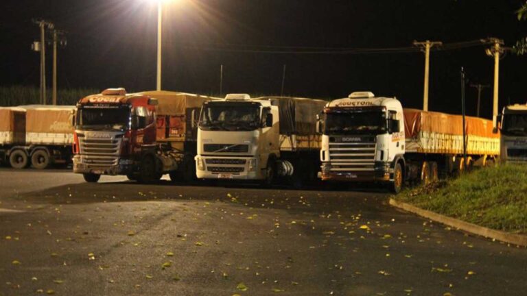Motorista para descansar em pátio de posto e acaba baleado durante tentativa de assalto em Paracatu