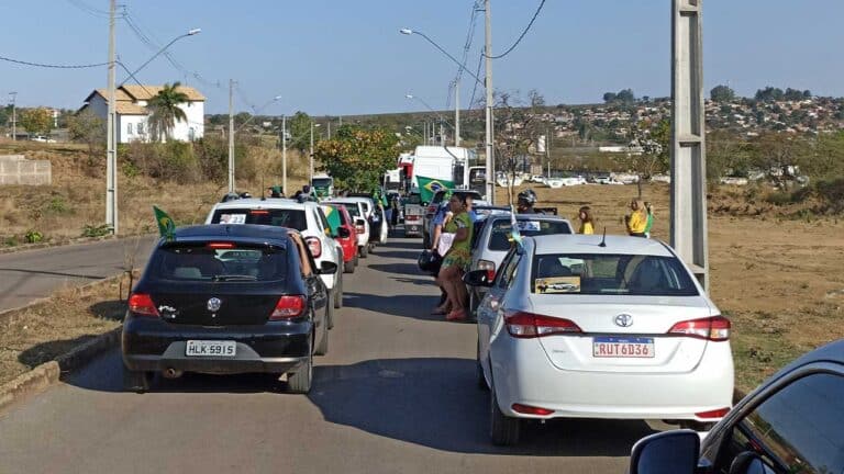 Bolsonaristas de João Pinheiro marcam última carreata antes do segundo turno para sábado (29)