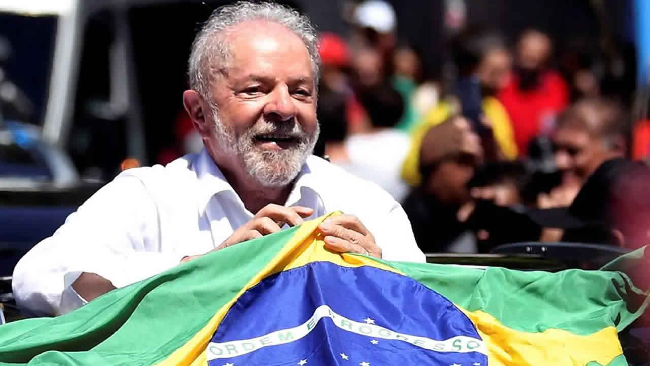 Com 50,8% dos votos, Lula é eleito Presidente do Brasil