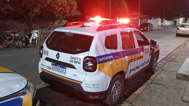 Ladrão furta pertences pessoais de caminhoneiro que parou para usar o banheiro de posto em João Pinheiro