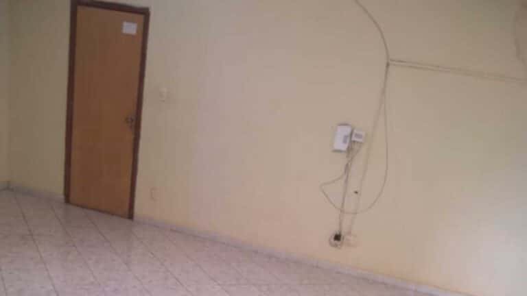 Jovem passa o final de semana fora e ao voltar encontra apartamento completamente vazio em João Pinheiro