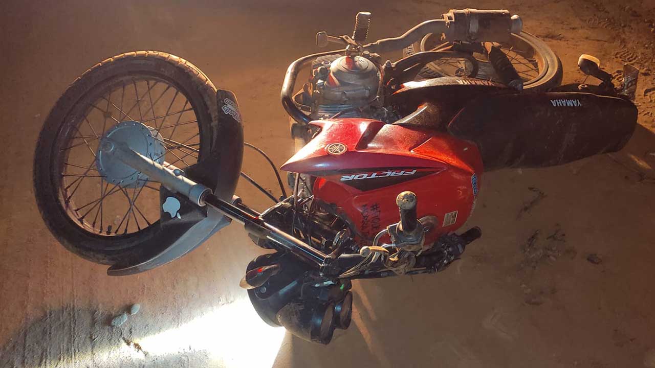 Motociclista foge da polícia e acaba ferido após queda no Bairro Porto, em Brasilândia de Minas