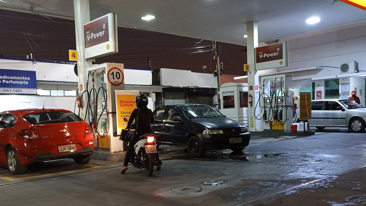 Gasolina sobe pela 4ª semana seguida e já passa de R$ 5,60 em MG; em João Pinheiro preço médio é de R$ 5,01