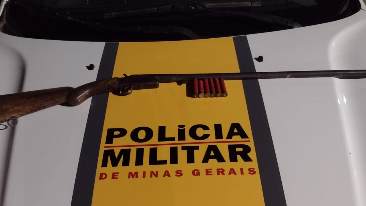 Jovem é preso transportando arma escondida no cofre do motor de veículo na MG-181, em João Pinheiro