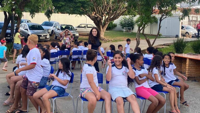Interact Club de João Pinheiro realiza projeto em escola na COHAB e promove tarde de brincadeiras para alunos