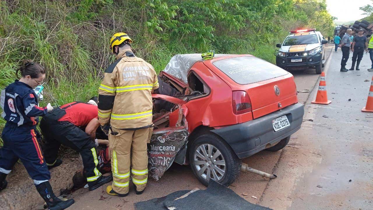 Motorista de 22 anos morre em grave acidente envolvendo carreta na MG-188 em Paracatu