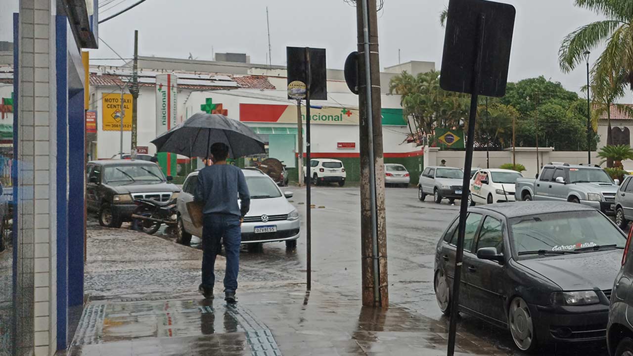 João Pinheiro e outras 438 cidades de Minas Gerais estão sob alerta para chuvas intensas 