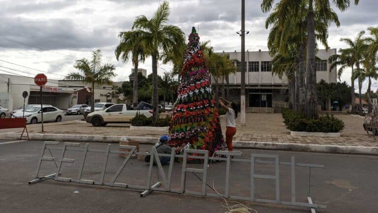 Repasse da Prefeitura de João Pinheiro para instalação de enfeites de natal é 78% menor comparado a 2021