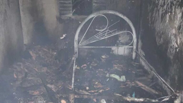 Casa fica completamente destruída após incêndio no Água Limpa em João Pinheiro