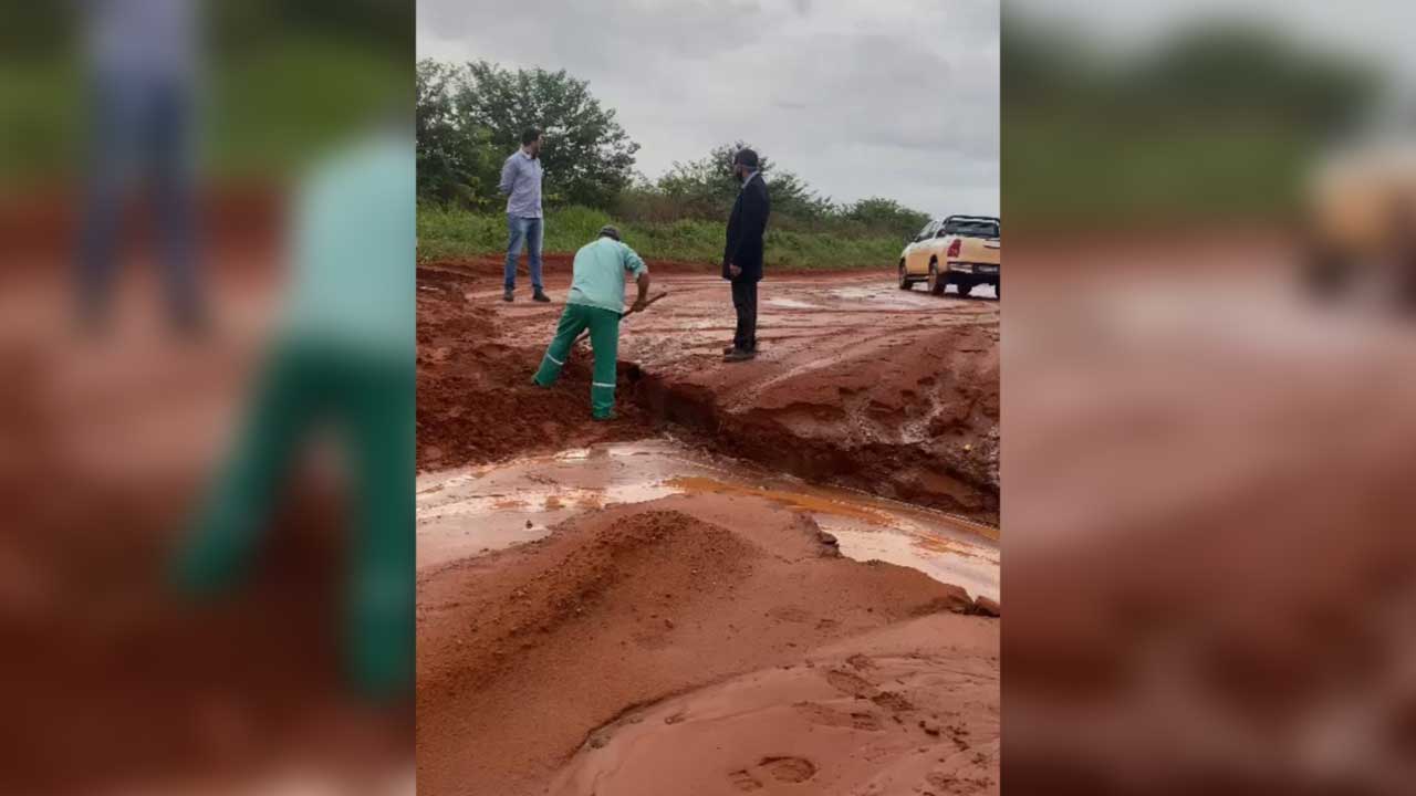 Trabalhadores reclamam de estrada rural intransitável após chuva em João Pinheiro