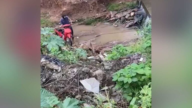 Polícia encontra moto furtada escondida em meio a grota no Novo Esplanada em João Pinheiro